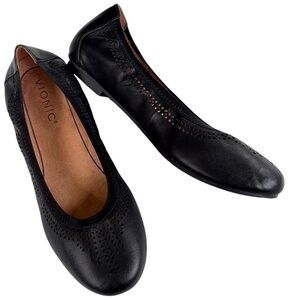 EUC Vionic Leather Whisper Flats Black Size